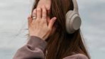 Jahresbericht zum Jugendschutz: Jugendschützer sehen auf Spotify mangelnden Schutz vor Hass und Gewalt
