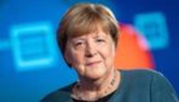 europaparlament: angela merkel erhält europäischen verdienstorden