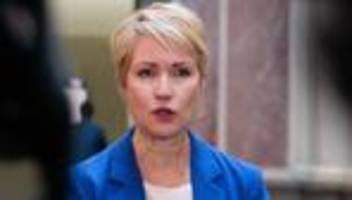 Pflegereform: Schwesig und DAK kritisieren geplante Pflegereform als unsozial