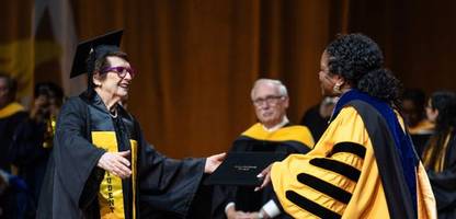 Billie Jean King macht mit 82 Jahren ihren Collegeabschluss