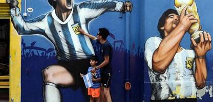 diego maradona: »verlasst mich nicht« – neue details im todesprozess