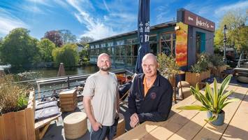 sommer, sonne, liegestühle: beliebte bar am wasser präsentiert neues konzept