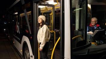 auf wunsch zwischen stationen den bus verlassen: frauen schildern ihre erfahrung