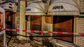 Brandstifter legt Feuer vor Billstedter Imbiss – Polizei sucht humpelnden Mann