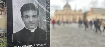 Späte Beichte: Kalenderbild-Priester gesteht, dass er gar kein Geistlicher ist