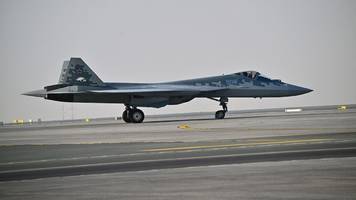 Russland testet angeblich zweisitzige Variante des Tarnkappenjets Su-57