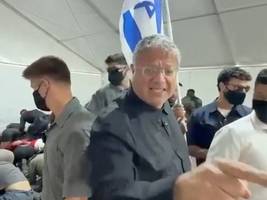 israel: rechter polizeiminister postet demütigung von gaza-aktivisten