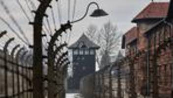Opfer des Nationalsozialismus: Erster Auschwitz-Besuch von Wüst – Kampf gegen das Vergessen