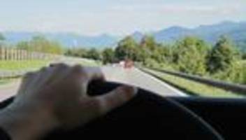 führerschein-reform: fahren mit eltern und online-theorie sollen führerscheinkosten senken