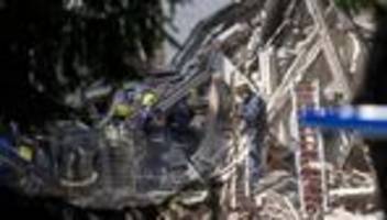 Eingestürztes Haus in Görlitz: Helfer von Feuerwehr und THW nehmen Suche nach Vermissten wieder auf