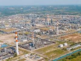 Gouverneur meldet Brand: Ukraine greift abermals Riesen-Raffinerie an der Wolga an