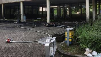 50.000 Euro Schaden nach Feuer an Schule - Polizei sucht Brandstifter