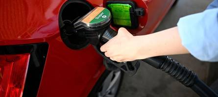 in bayern schummeln die tankstellen bei der 12-uhr-regel besonders oft – kommen jetzt strafen?