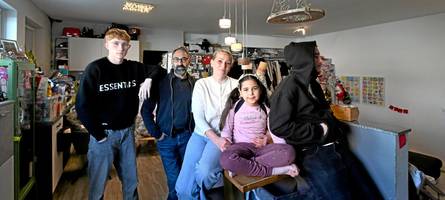 Fünf Menschen, zwei Zimmer: Augsburger Familie sucht seit Jahren eine größere Wohnung