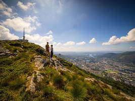 norwegen: wandern in den bergen über bergen