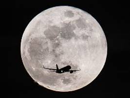 Billiger abheben  : Sieben Tipps: So sparen Sie bei Flugtickets