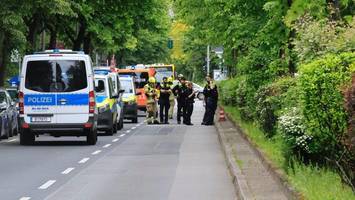 schüsse in kreuzberg: kriminelle feuern von motorroller auf fahrendes auto