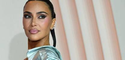 Kim Kardashian nimmt 35 Nahrungsergänzungsmittel und klagt über Pillenmüdigkeit