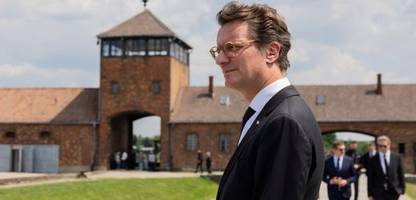 hendrik wüst: nrw-ministerpräsident besucht auschwitz auf polen-reise