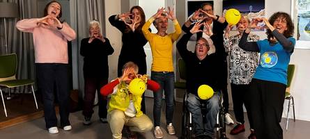 der verein „hauptstadt lacht“, bringt menschen das lachen bei