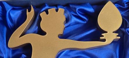 eine goldene göttin als preis für hervorragendes theater
