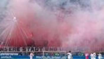 Juristisches Nachspiel: Nach Pyro-Eklat in Frankfurt: Staatsanwaltschaft ermittelt