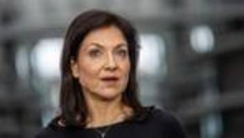 katherina reiche: bundeswirtschaftsministerin will frühverrentungsprogramme stoppen