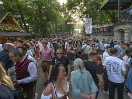 Darunter auch Sperrbezirk: Erlangen übermittelt Volksfest-Wirten Liste mit unerwünschten Songs