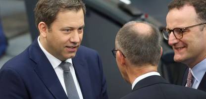 Finanzminister Lars Klingbeil zeigt sich offen für Spahns Rasenmäher-Methode