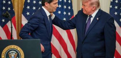 Kevin Warsh: Neuer Fed-Chef im Weißen Haus vereidigt