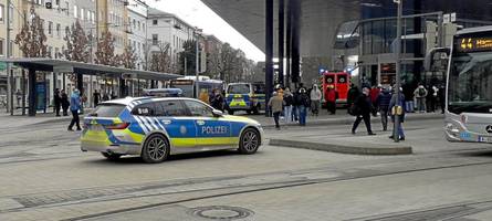 streit nahe dem augsburger königsplatz eskaliert: 24-jähriger sticht auf jungen mann ein