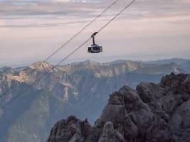 Absturz vor Augen eines Freundes: 19-Jähriger verunglückt tödlich bei nächtlichem Aufstieg zur Zugspitze