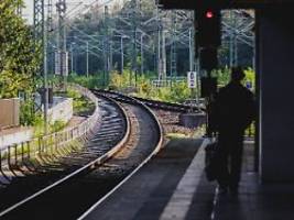 bahnstrecke berlin-leipzig: böschungsbrand verursacht stundenlange probleme im fernverkehr