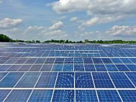 Problem an sonnigen Feiertagen: Das passiert, wenn Sonnenstrom das Netz flutet