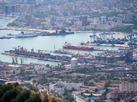 Ukraine schlägt erneut zu: Russischer Ölhafen am Schwarzen Meer brennt