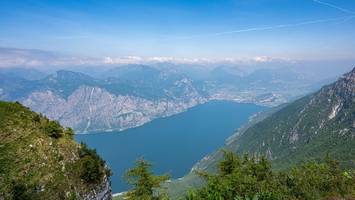katamaran kentert – deutsche familie erlebt bange stunden auf dem gardasee