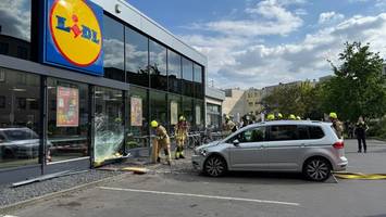 auto fährt in lidl-filiale in reinickendorf – zwei verletzte
