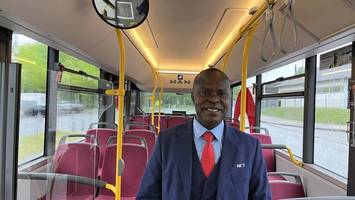 Busfahrer in Hamburg – und Bürgermeister in Elfenbeinküste: Wie geht das?