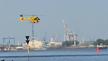 großeinsatz: person in der elbe bei Övelgönne untergegangen