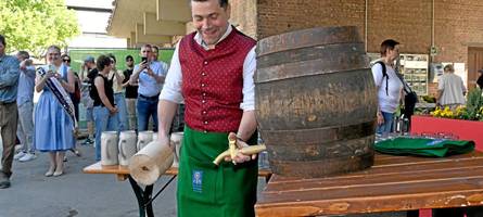 erster fassanstich für ob florian freund: so war das maifest auf dem stadtmarkt
