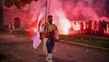 Serbien: Zehntausende demonstrieren in Belgrad gegen Regierung