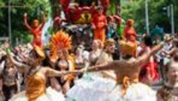 Straßenfeiern: Karneval der Kulturen: Großer Umzug zieht durch Berlin