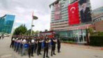chp: türkische polizei räumt zentrale von größter oppositionspartei