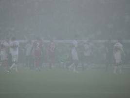 einigkeit gibt's nur gegen dfb: uli hoeneß kocht: fc-bayern-fans und vfb-anhänger haben gemeinsamen feind