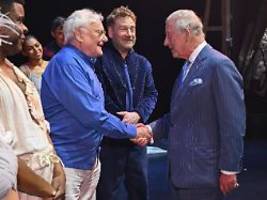 Standing Ovations vom König: Charles überrascht Shakespeare-Theater mit Spontanbesuch