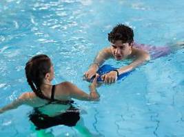 Stilles Problem: Erwachsene Nichtschwimmer kämpfen mit Scham und Unsicherheit