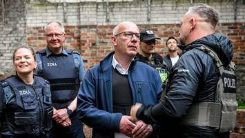 Panne bei Razzia mit Wegner: Privater Rucksack mit dienstlichem Inhalt gestohlen