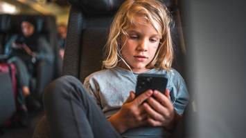 So steht Dobrindt zum Social-Media-Verbot: Innenminister appelliert an Eltern