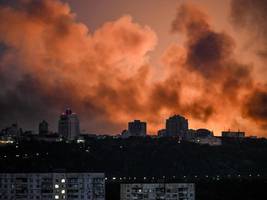 krieg in der ukraine: massiver russischer luftangriff auf kiew – mindestens ein toter