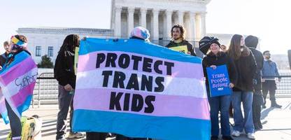 Transrechte in den USA: Sie haben die Pässe griffbereit – und fragen sich, ob es schon zu spät ist